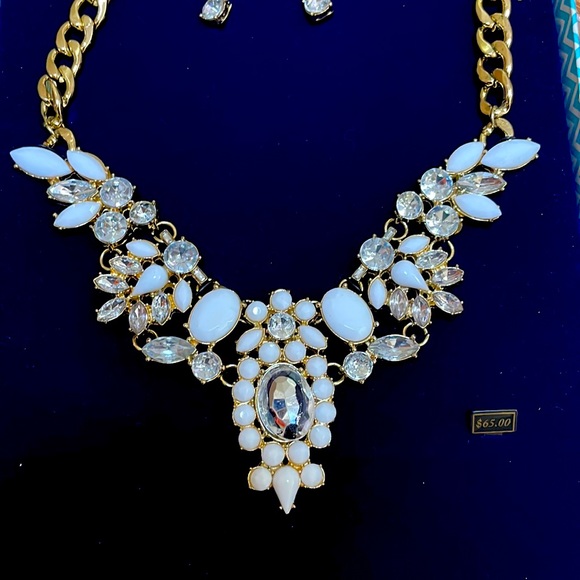 Bella Perlina Necklace & Earring Set-Expressions Collection - Picture 3 of 4